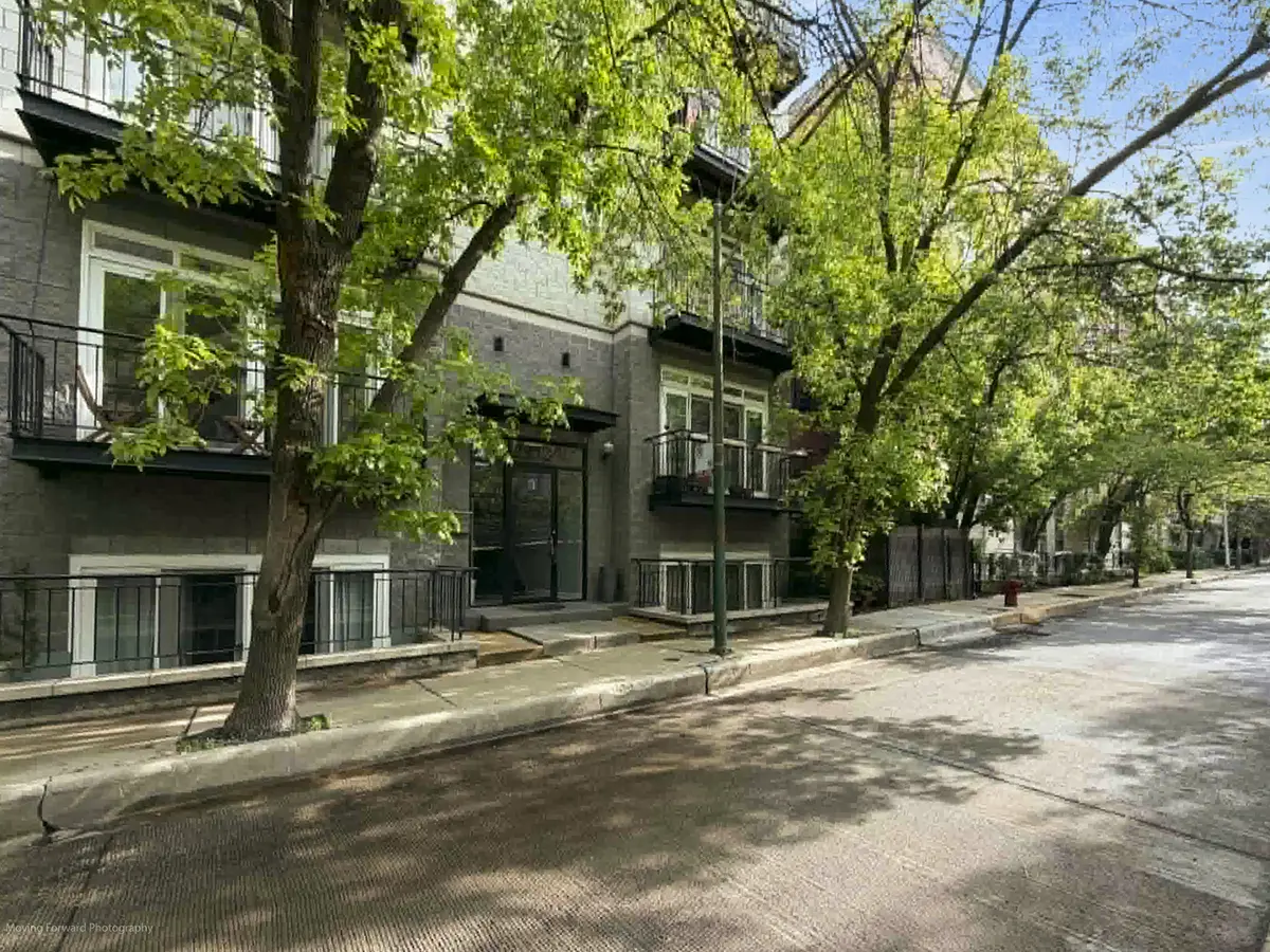 2352 W Bloomingdale AVE #3W, Chicago, IL 60647