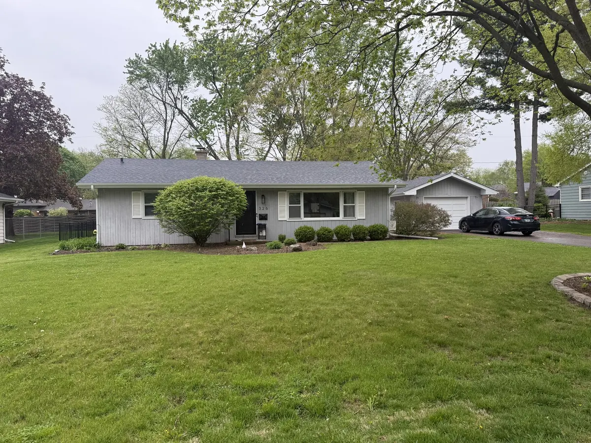 326 Maple LN, Geneva, IL 60134