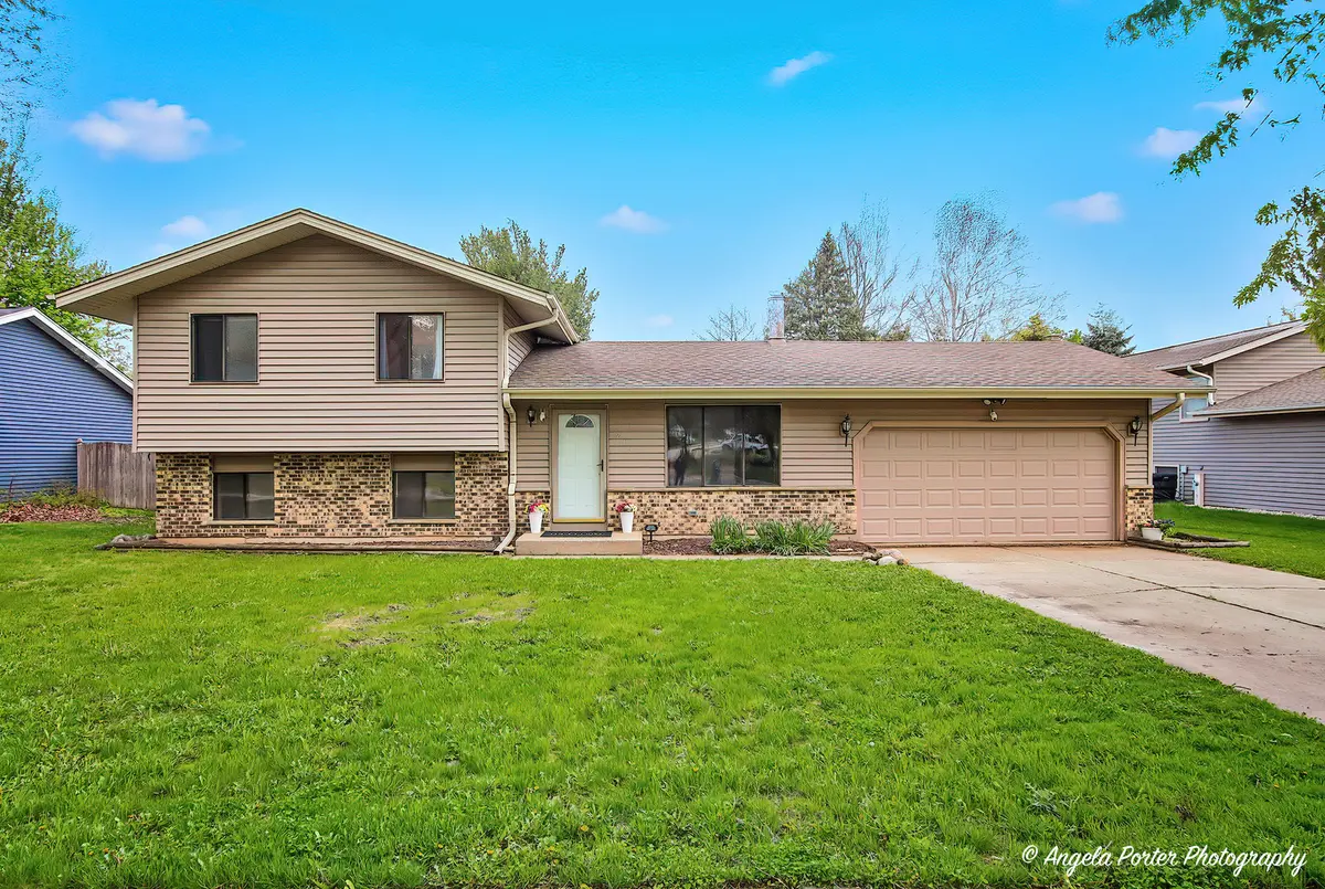 213 Windridge DR, Mchenry, IL 60050