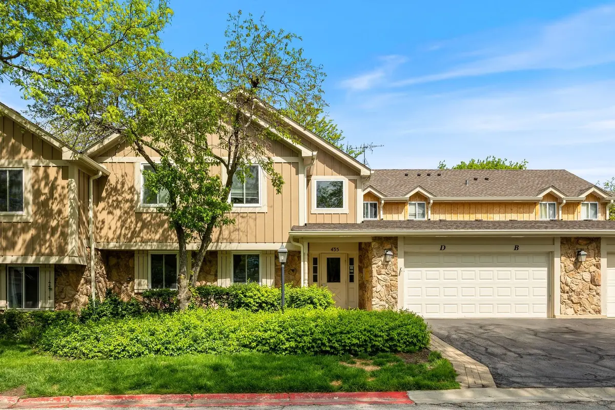 435 Sandpiper CT #A, Aurora, IL 60504