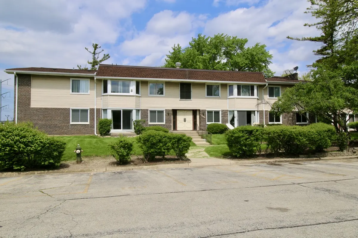 3012 Roberts DR #5, Woodridge, IL 60517