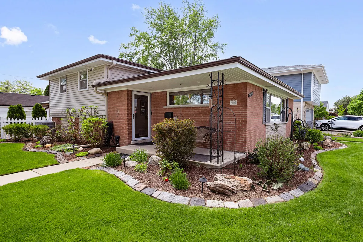 9101 27th ST, Brookfield, IL 60513