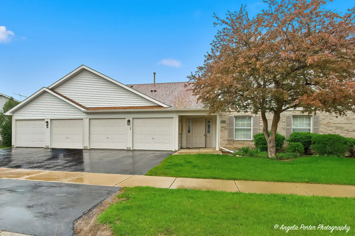1152 N Red Oak CIR #1, Round Lake Beach, IL 60073