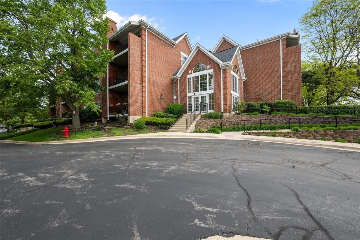 29 Hunt Club DR #29, St. Charles, IL 60174