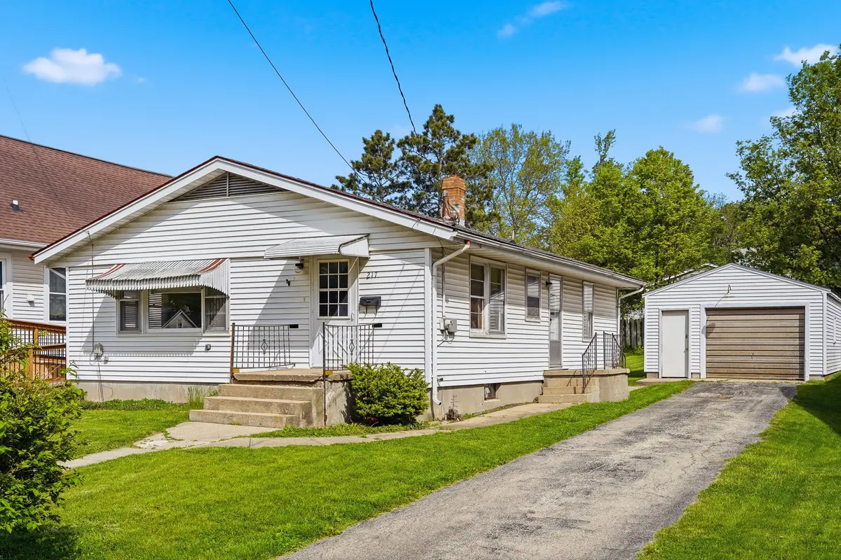 217 W Morgan ST, Dixon, IL 61021