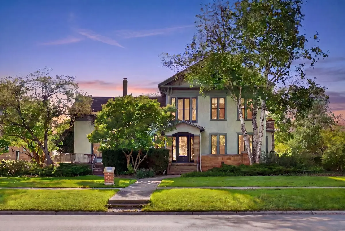 305 Somonauk ST, Sycamore, IL 60178