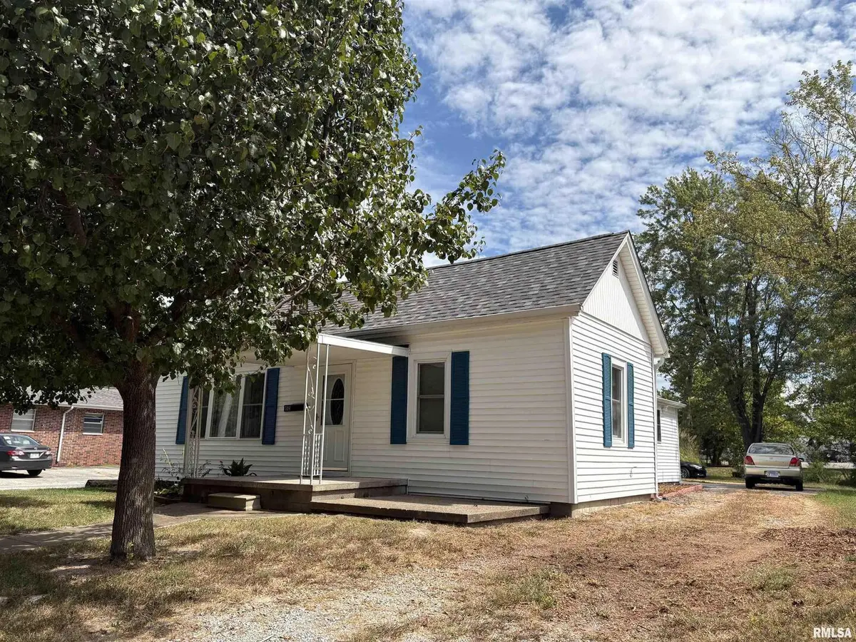 504 MULBERRY ST, Carterville, IL 62918