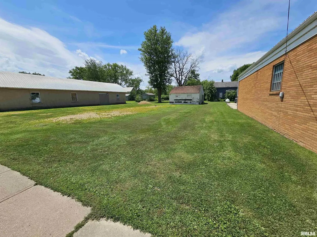 123 BROADWAY ST, Charlotte, IA 52731