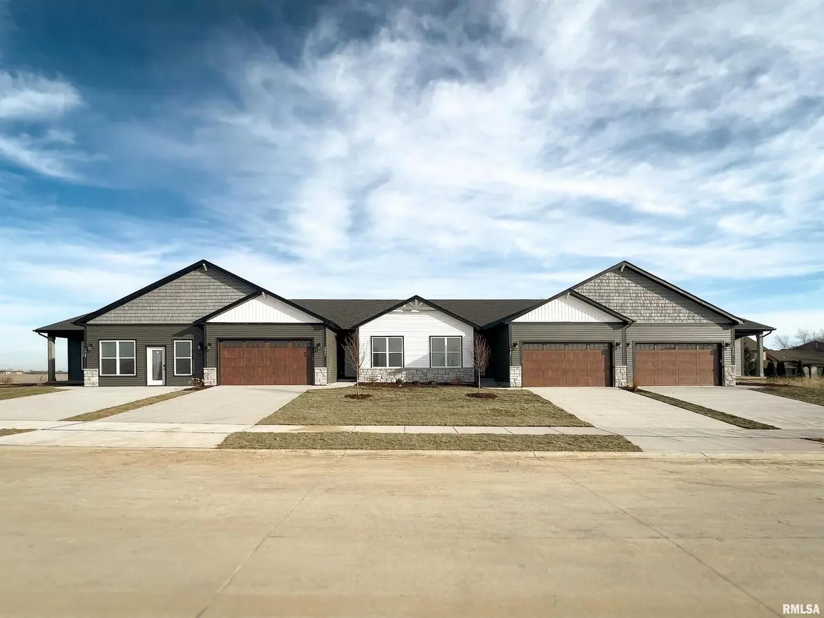 5919 BUTTERFIELD DR, Bettendorf, IA 52722