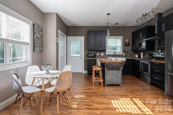 2 Mill Creek LOOP, Asheville, NC 28806