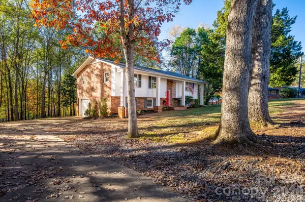 1185 10th Street PL NW, Hickory, NC 28601