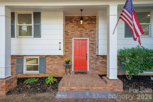 1185 10th Street PL NW, Hickory, NC 28601