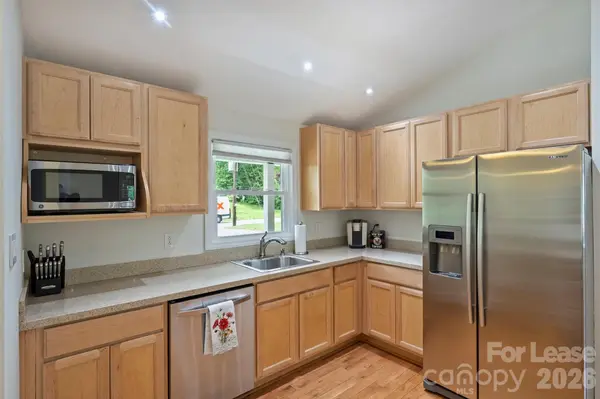 2027 Wensley DR, Charlotte, NC 28210