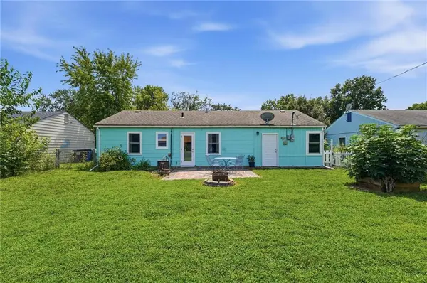 2528 Moundview DR, Lawrence, KS 66049
