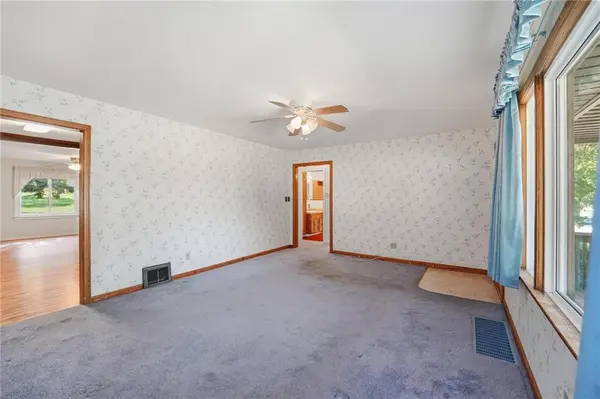 3129 Englewood TER, Independence, MO 64052