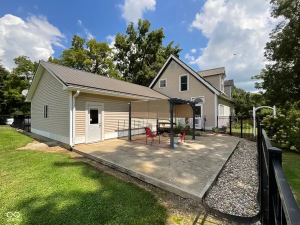 3596 N B Dale RD, Bloomingdale, IN 47832
