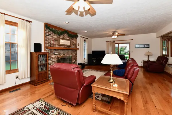 7061 W Carrie DR, New Palestine, IN 46163