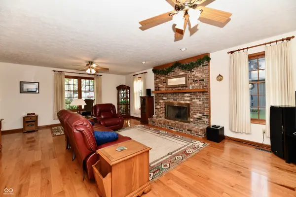 7061 W Carrie DR, New Palestine, IN 46163
