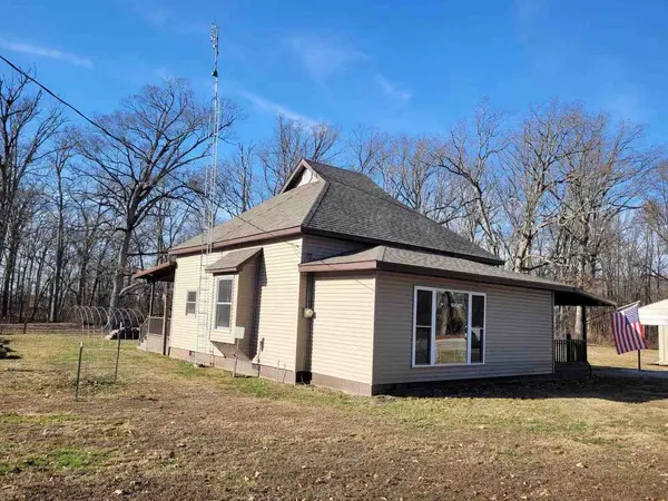 5531 N Hickory LN,  Bonnie,  IL 62816