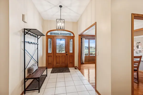 891 Pheasant Run Rd RD, Clinton, IA 52732