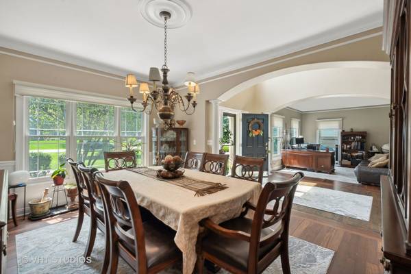 9560 Nicklaus LN, Crystal Lake, IL 60014
