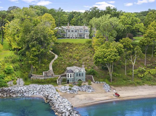 347 Bluffs Edge DR, Lake Forest, IL 60045