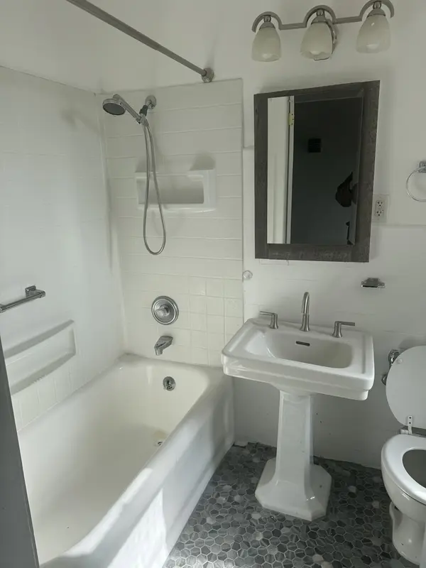 5555 S Everett AVE #E7, Chicago, IL 60637