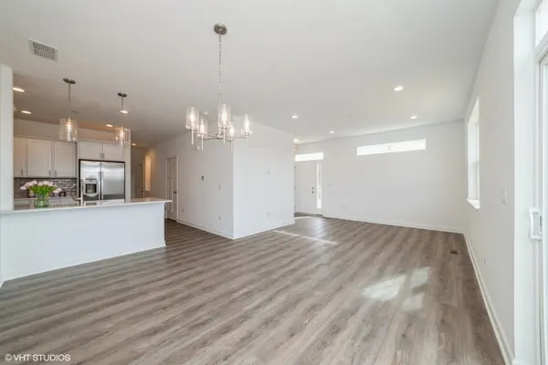 330 Masters DR, Addison, IL 60101