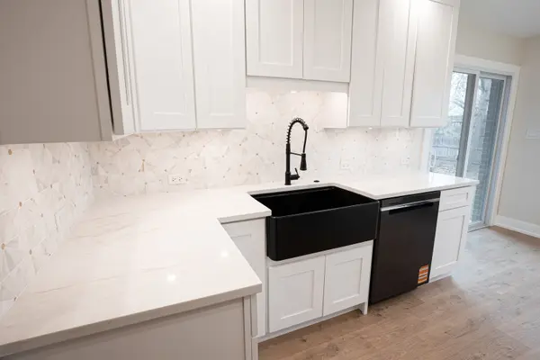 916 Surrey DR #A1, Schaumburg, IL 60193