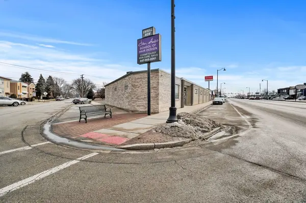 8057 N Milwaukee AVE, Niles, IL 60714
