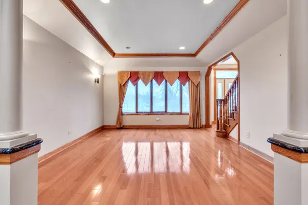 8005 Trafalgar CT, Orland Park, IL 60462