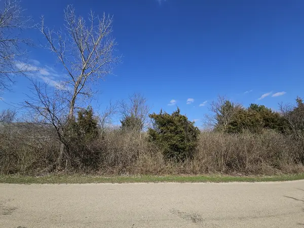 220 Cuyahoga DR, Dixon, IL 61021