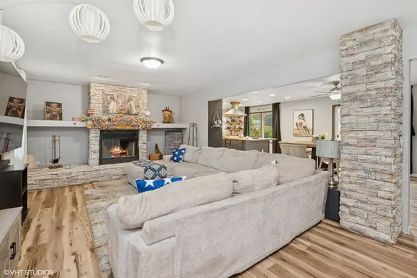 871 Hickman LN, Woodstock, IL 60098
