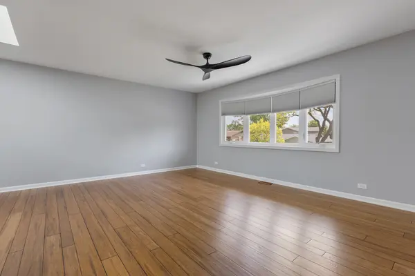 50 Kendal RD, Elk Grove Village, IL 60007