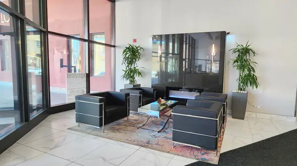 1645 W Ogden AVE #417, Chicago, IL 60612