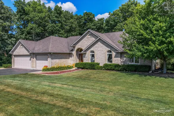 11210 Pebble DR, Huntley, IL 60142