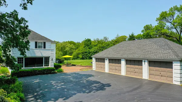 1596 W Palatine RD, Inverness, IL 60067