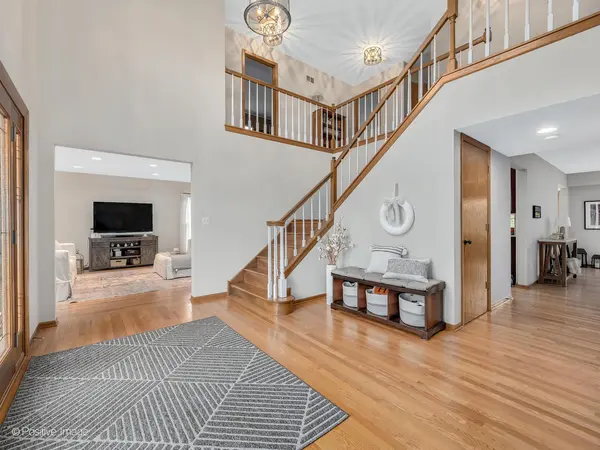 1000 Surrey LN, Itasca, IL 60143