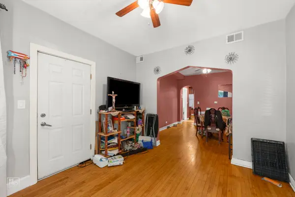 4138 W Potomac AVE, Chicago, IL 60651