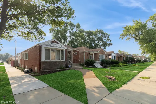 8801 S CLYDE AVE, Chicago, IL 60617