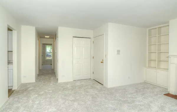 600 Eastview CT #X1, Schaumburg, IL 60193