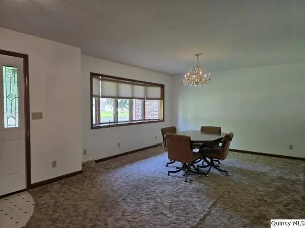 400 N 4th ST, Carthage, IL 62321