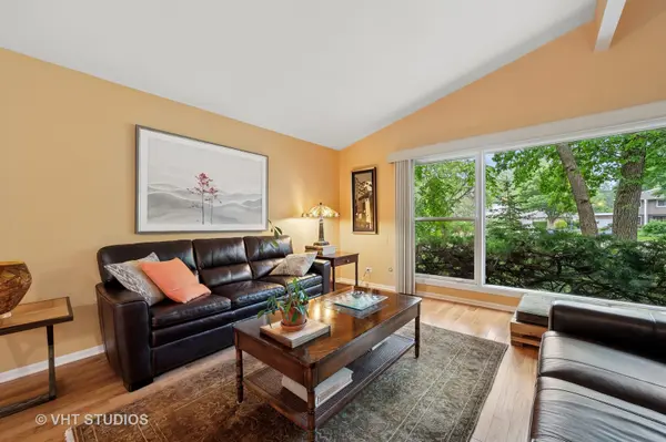 1239 Cambridge CT, Highland Park, IL 60035