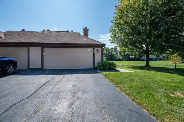 1325 Fairfax LN, Buffalo Grove, IL 60089