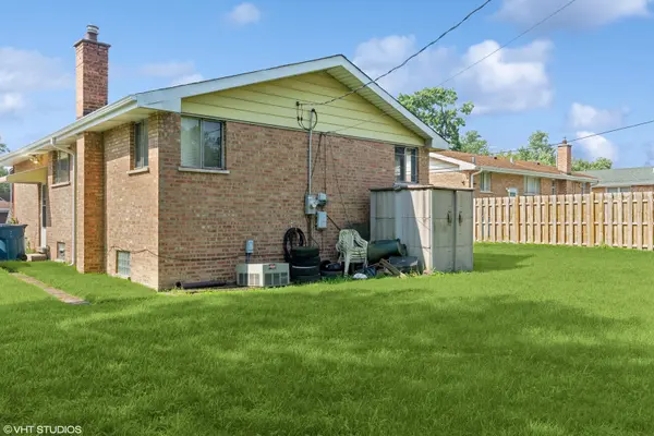 223 Lynn LN, Chicago Heights, IL 60411