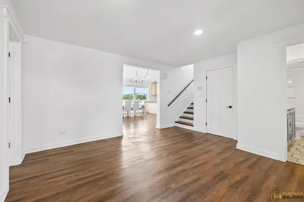 316 Old Sutton RD, Barrington, IL 60010