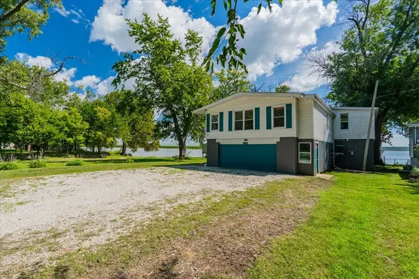 16032 N Portage ST, Chillicothe, IL 61523