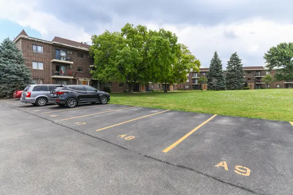 953 N Rohlwing RD #GB, Addison, IL 60101