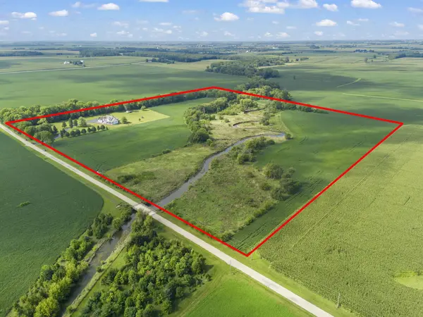 5065 E Sleepy Hollow RD, Earlville, IL 60518