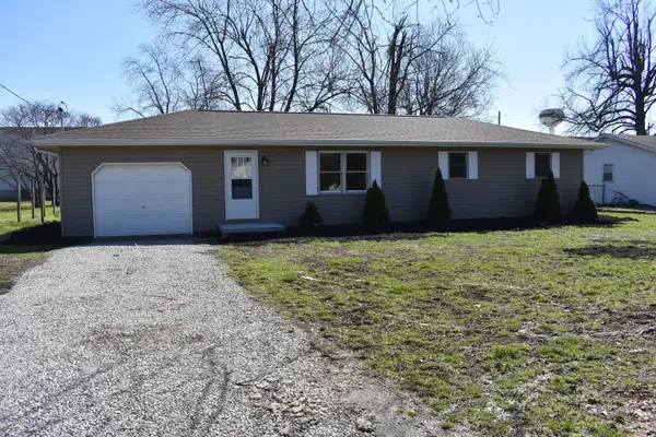320 N Walnut, Arcola, IL 61910
